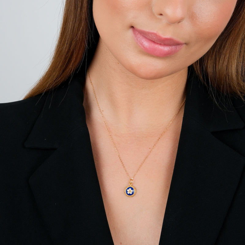 Caramujo Floral Medal Necklace 9K Gold