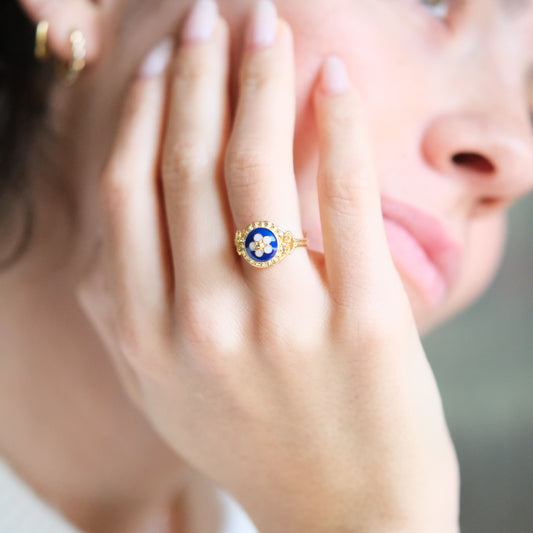 Caramujo Floral Medal Ring 9K Gold